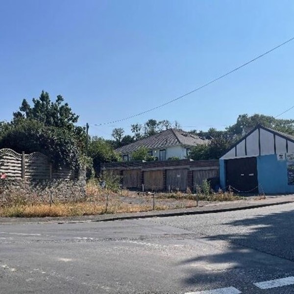 Garej Rhif 5 a Cyn storfan Ranmore, Cei Newydd
